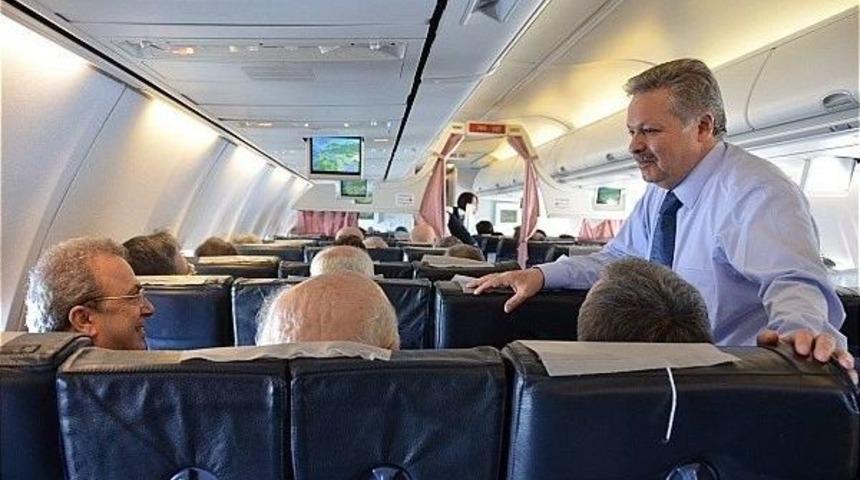 Vali Kahraman Feshane D&ouml;n&uuml;ş&uuml;nde U&ccedil;akta Vatandaşlarla Sohbet Etti