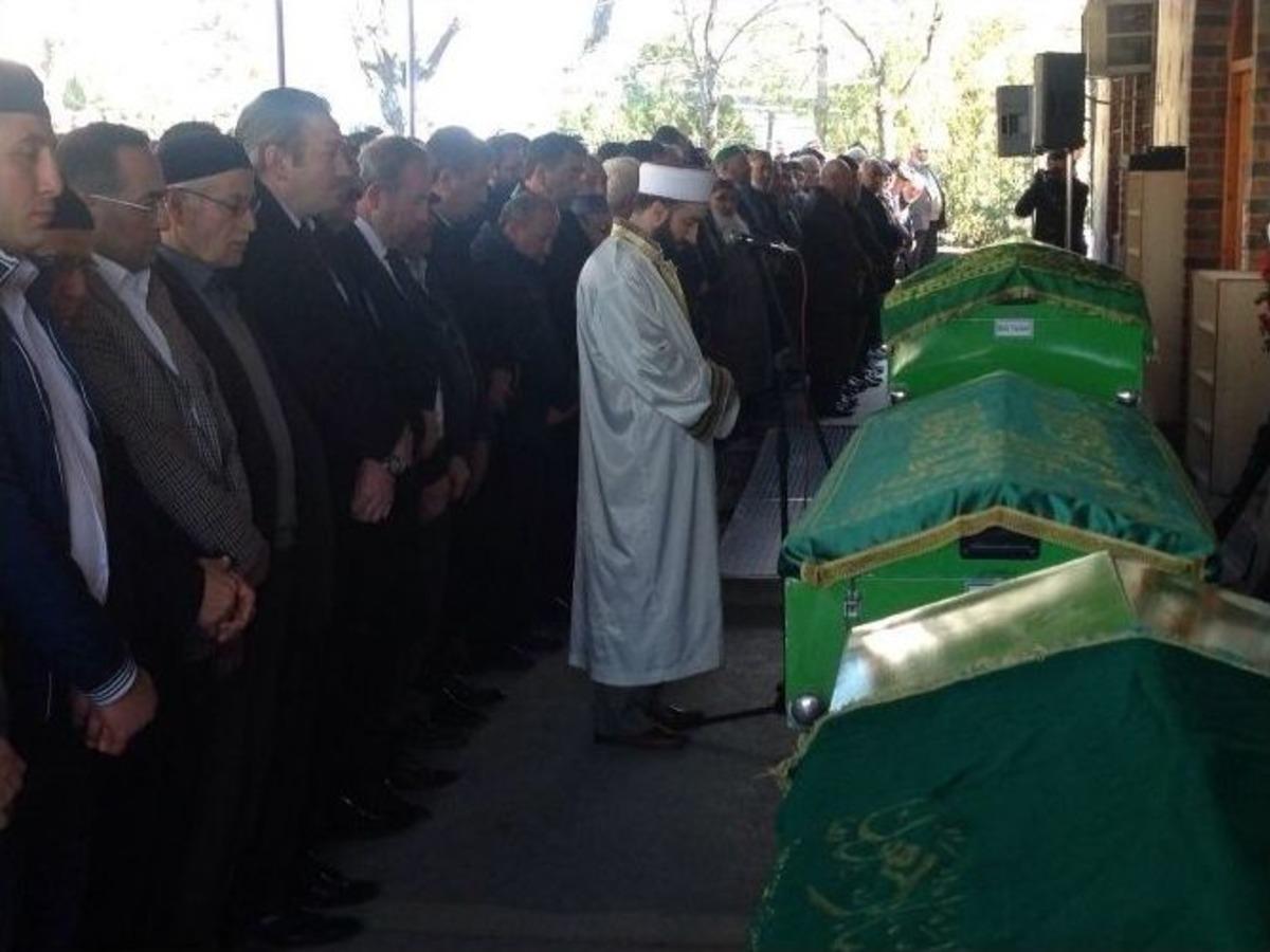 &Ccedil;orum&rsquo;daki Kazada &Ouml;len Beş Arkadaş Toprağa Verildi