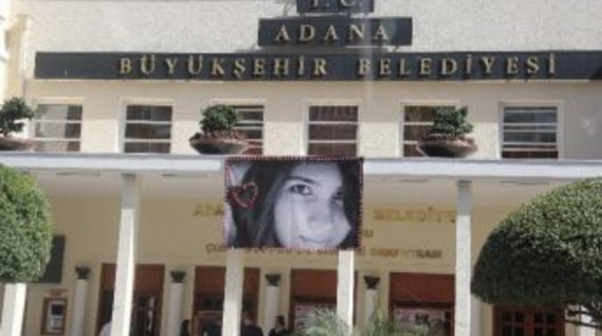 &Ouml;zgecan Kadına Şiddetin Simgesi Oldu