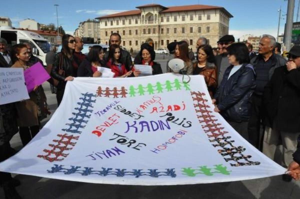 Sivas'ta Kadına Y&ouml;nelik Şiddete 'tabutlu' Tepki