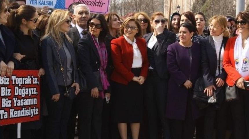 "kadınları D&ouml;ven Erkek Bizden Değildir"