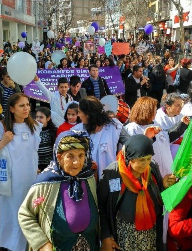 Kadın Ve Erkekler Kadına Şiddete Hayır İçin Yürüdü