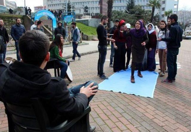 Kadına Şiddeti Tiyatro Oyunuyla Protesto Etti