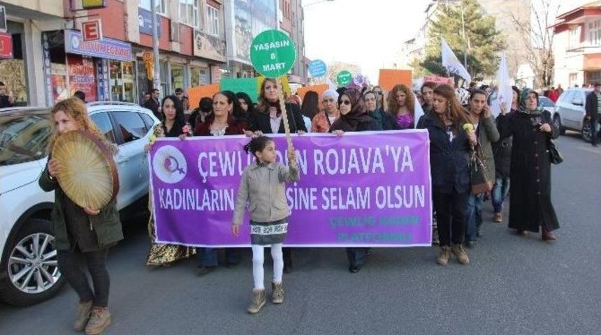 Kadınlar Alanlara İndi