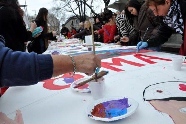 Kadına Yönelik Şiddete Dikkat Çekmek Için Resim Yaptılar