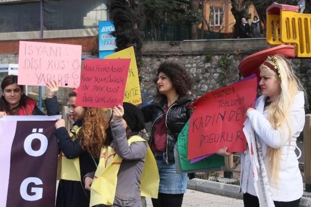 Kadınların &Ccedil;ilesini Sahilde Tiyatroya Yansıttılar