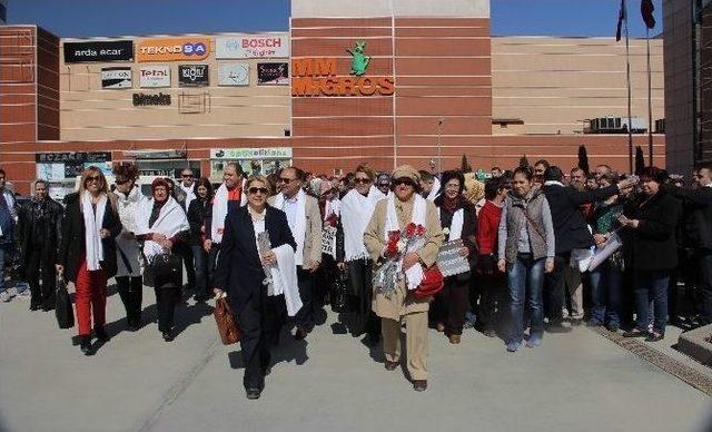 Kadınlara Yönelik Şiddetin Önlenmesi İçin Yürüdüler