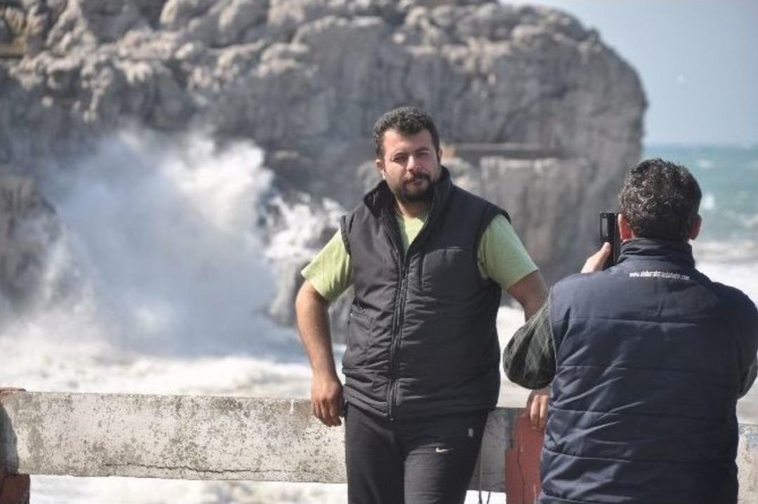 Dev Dalgalar Kıyıları D&ouml;vd&uuml;