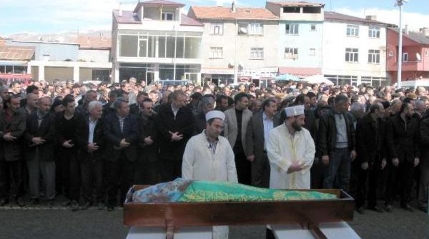 Finlandiya&rsquo;Da Pizzacı Saldırısında &Ouml;len K&uuml;bray G&ouml;ne&ccedil;, Kelkit'te Toprağa Verildi