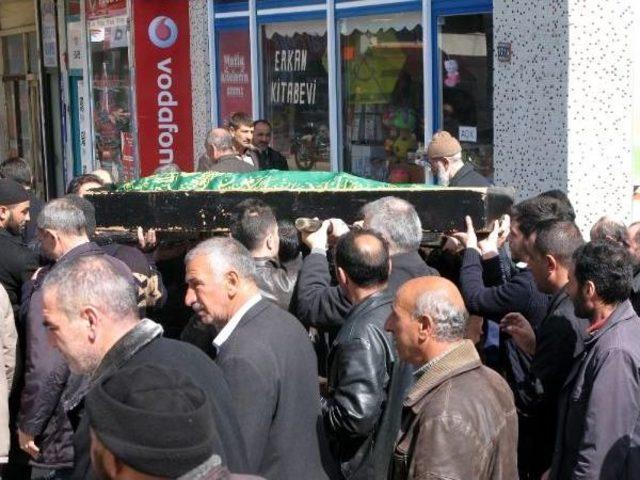 Finlandiya&rsquo;Da Pizzacı Saldırısında &Ouml;len K&uuml;bray G&ouml;ne&ccedil;, Kelkit te Toprağa Verildi 1