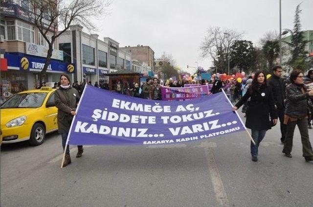 Kadınlar 8 Mart Dünya Kadınlar Gününde Yürüdü