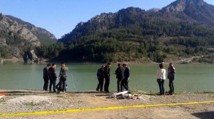 Kontrolden &Ccedil;ıkan Otomobil Baraja U&ccedil;tu