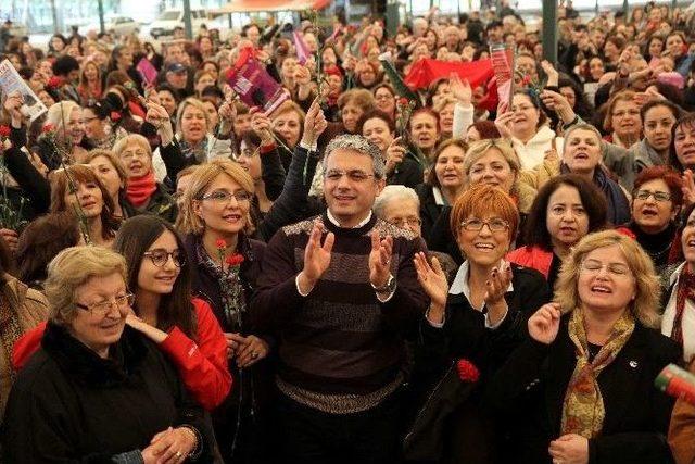 Sekiz Bin Kişilik Koroyla Kadına Şiddete ’dur’ Denildi