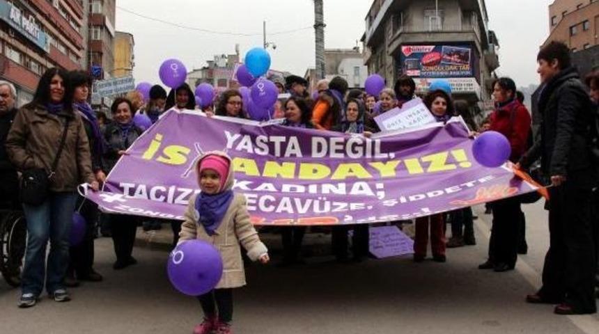 Kadına Şiddeti Tiyatro Oyunuyla Protesto Ettiler (2)