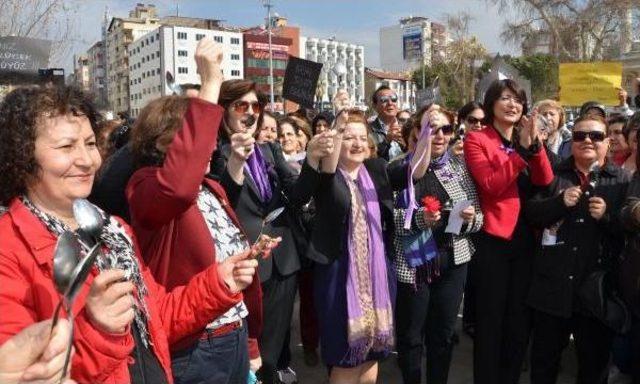 Denizli de Kadına Şiddete Kaşıklı Ve Sazlı Protesto 2