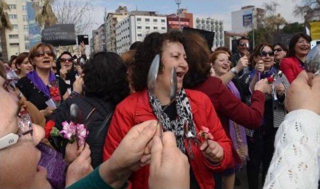 Denizli de Kadına Şiddete Kaşıklı Ve Sazlı Protesto 3