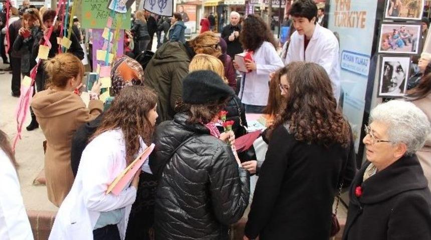 Tıp &Ouml;ğrencilerinden 8 Mart Etkinliği