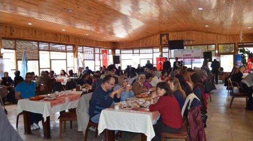 B&uuml;ro-memur Sen &Uuml;yelerinden Kadınlara Kahvaltı