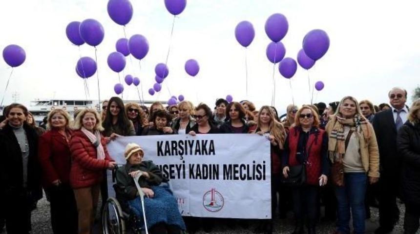 Karşıyaka'da 8 Bin Kadın T&uuml;rk&uuml; S&ouml;yledi