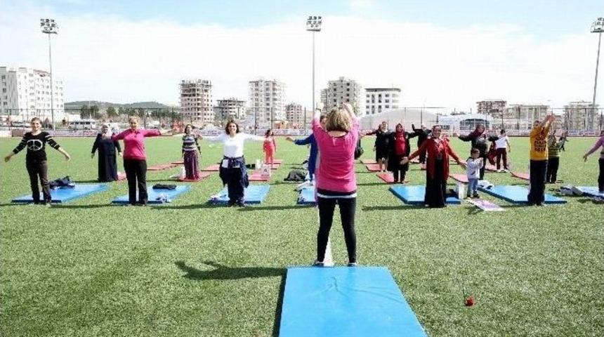 Kadınlar Sağlıklı Yaşam İ&ccedil;in Y&uuml;r&uuml;d&uuml;ler