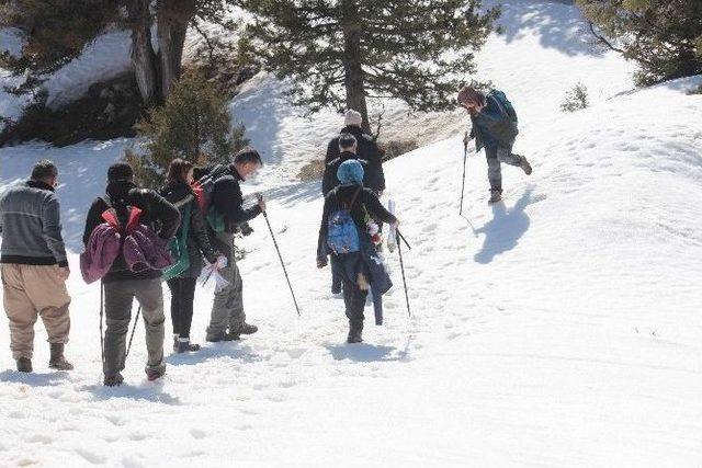 Kadınlar Gününü Toroslar Eteğinde Kutladılar