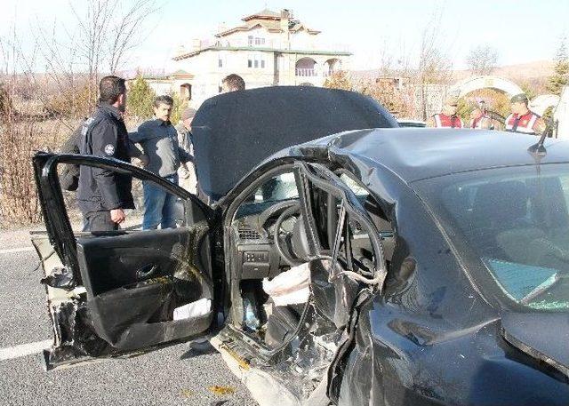 Elazığ’da Minibüs İle Otomobil Çarpıştı: 5 Yaralı