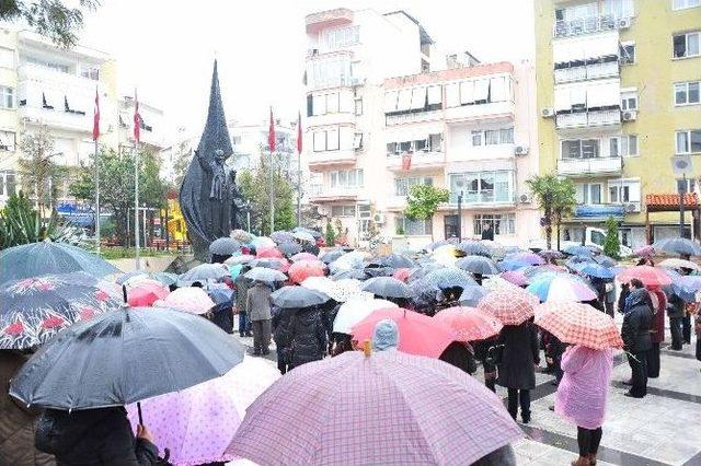 Balçovalı Kadınlar Yağmura Aldırmadı