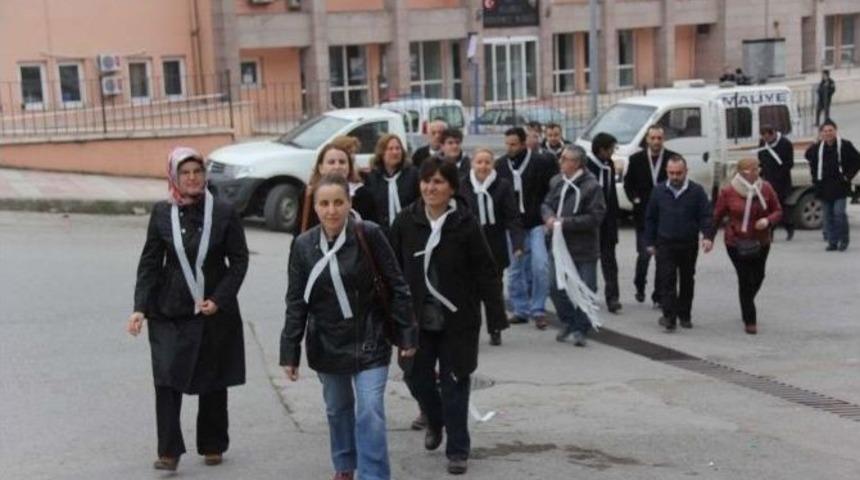 Sağlık &Ccedil;alışanlarından &ldquo;kadına Şiddetin &Ouml;nlenmesi&rdquo; Y&uuml;r&uuml;y&uuml;ş&uuml;