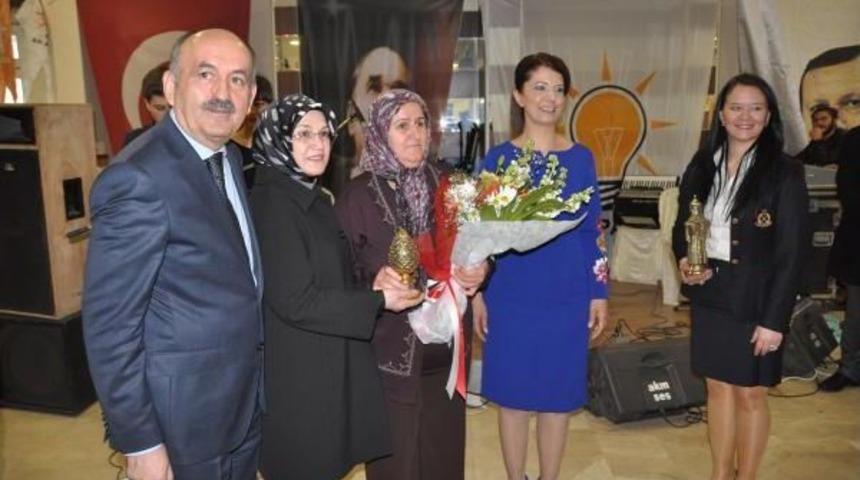 M&uuml;ezzinoğlu: Anneliği Itersen, Yanlış Yapmış Olursun