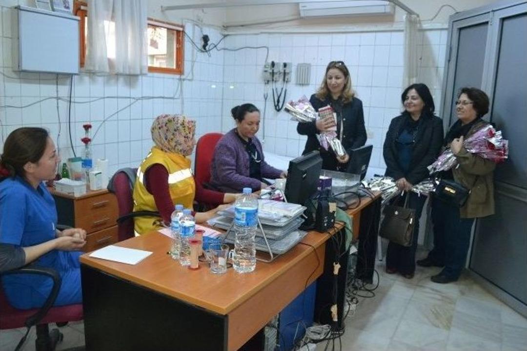 Chp Kula Kadın Kolları G&uuml;l Dağıttı