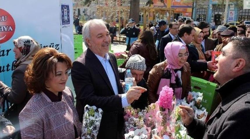 Kamil Sara&ccedil;oğlu: Kadınlar Toplumun Temel Taşıdır