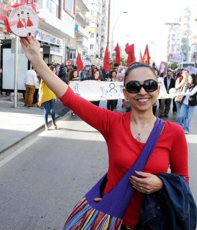 Kadınlar Yürüyüşte Erkek Şiddetine Tepki Gösterdi