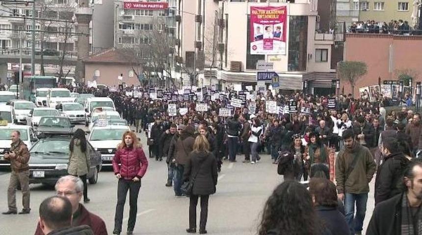 Bursa'da Binlerce Kadın &Ouml;zgecan I&ccedil;in Y&uuml;r&uuml;d&uuml;