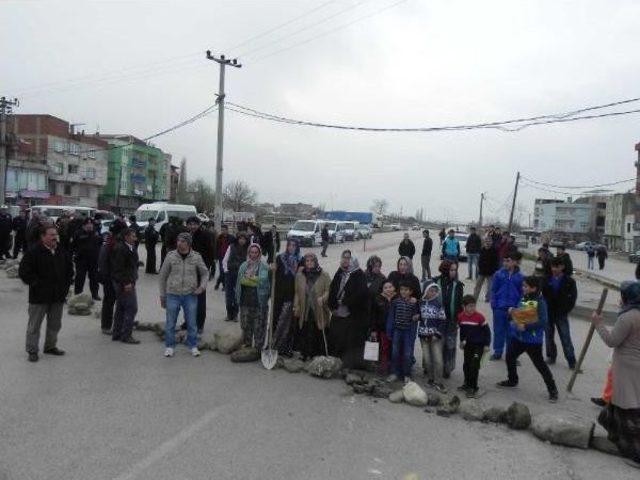 Kamulaştırma Bedeli &Ouml;denmeyince &Ccedil;evreyolunu Trafiğe Kapattılar 1