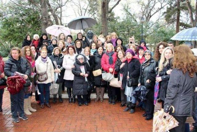 &Ccedil;anakkaleli Kadınlar Şiddete Karşı Y&uuml;r&uuml;d&uuml; 1