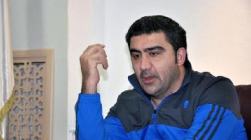 Elazığspor Teknik Direkt&ouml;r&uuml; &Uuml;mit &Ouml;zat Istifa Etti