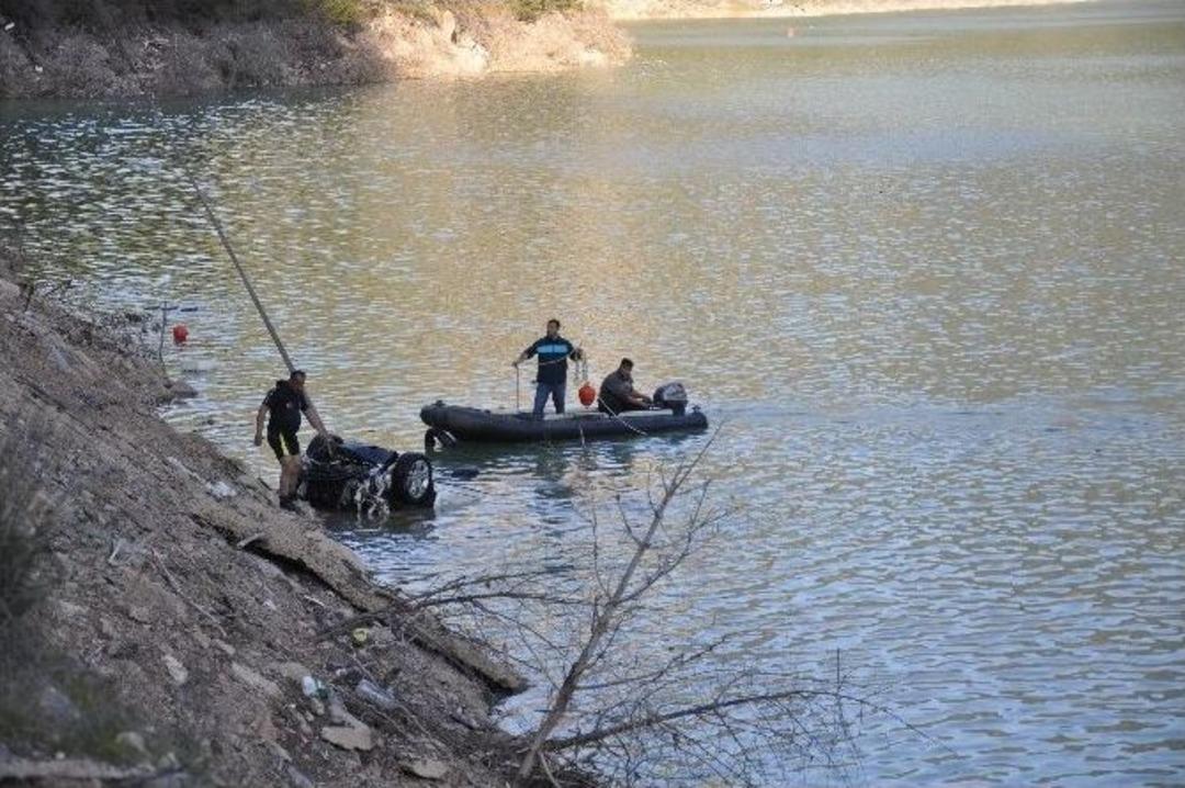 Adana&rsquo;da Otomobil Baraj G&ouml;l&uuml;ne U&ccedil;tu: 2 &Ouml;l&uuml;