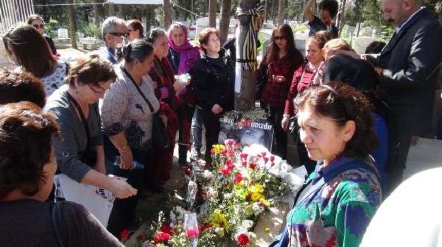 Özgecan'ın Mezarına Akın Ettiler