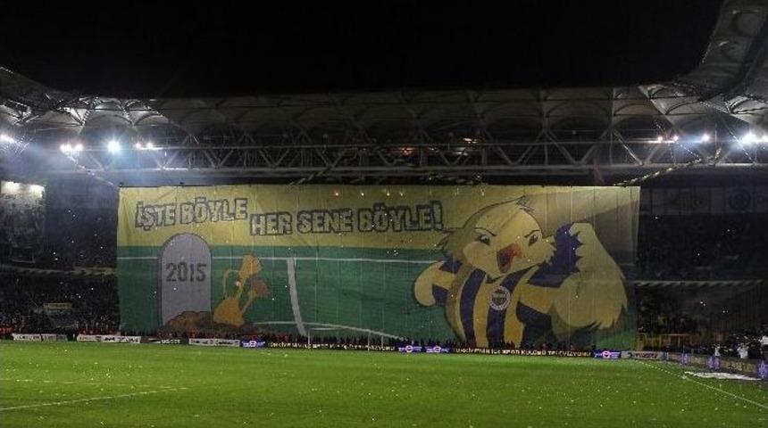 Kadık&ouml;y&rsquo;de Ma&ccedil; Sonu Olay Pankart