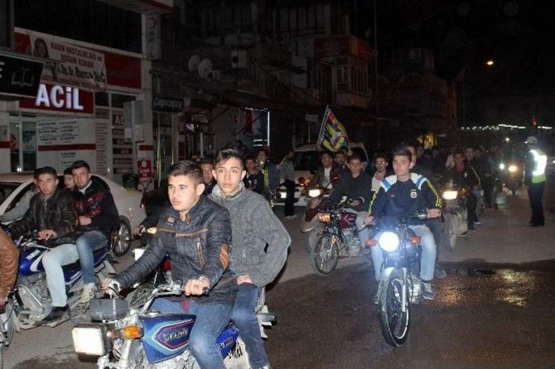 Fenerbah&ccedil;eli Taraftarlardan Galibiyet Turu