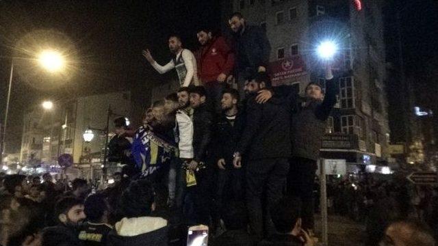 Kars&rsquo;ta Sarı-lacivert Sevin&ccedil; 3