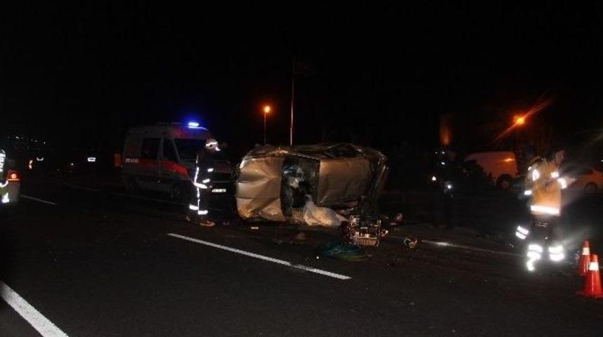 Başkent&rsquo;te Feci Kaza: 3 &Ouml;l&uuml;, 2 Ağır Yaralı