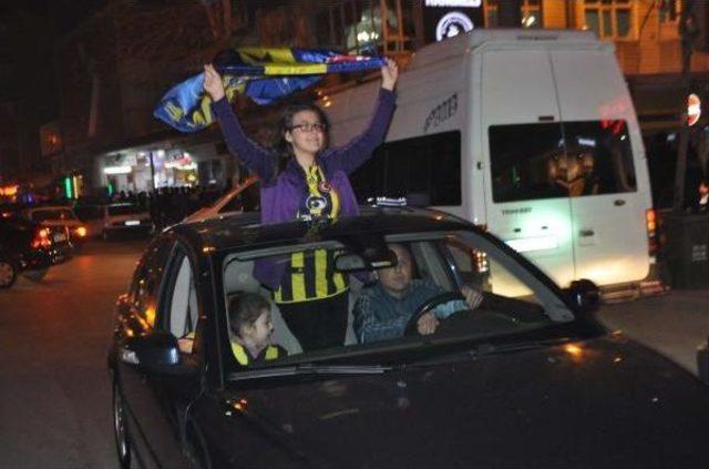 Fenerbah&ccedil;e Ve Galatasaray Taraftarlarının Gerginliğine Biber Gazlı M&uuml;dahale 2