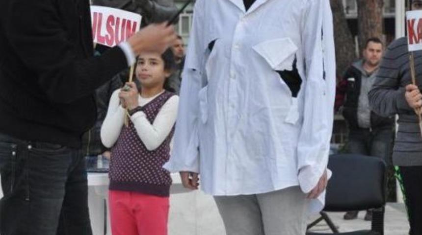 Fransız Gelin Sophie Christine U&ccedil;ar, Kadına Şiddeti Canlandırdı