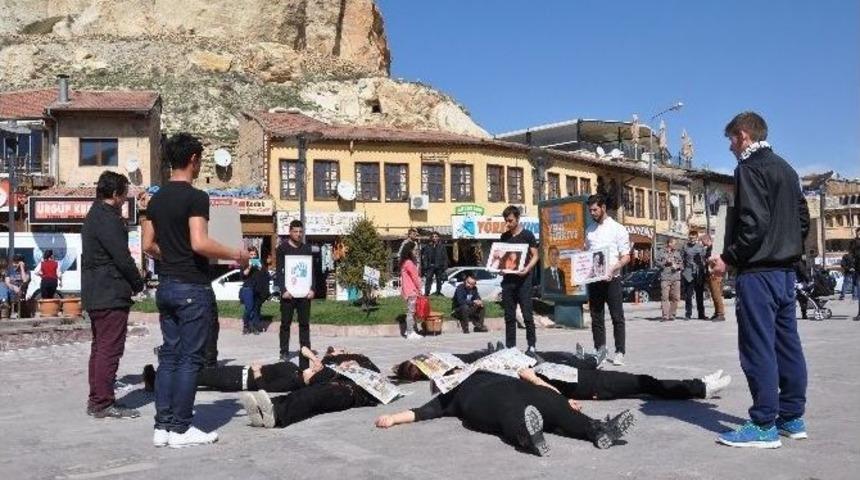 &Uuml;niversite &Ouml;ğrencileri Kadına Y&ouml;nelik Şiddete Dikkat &Ccedil;ekti