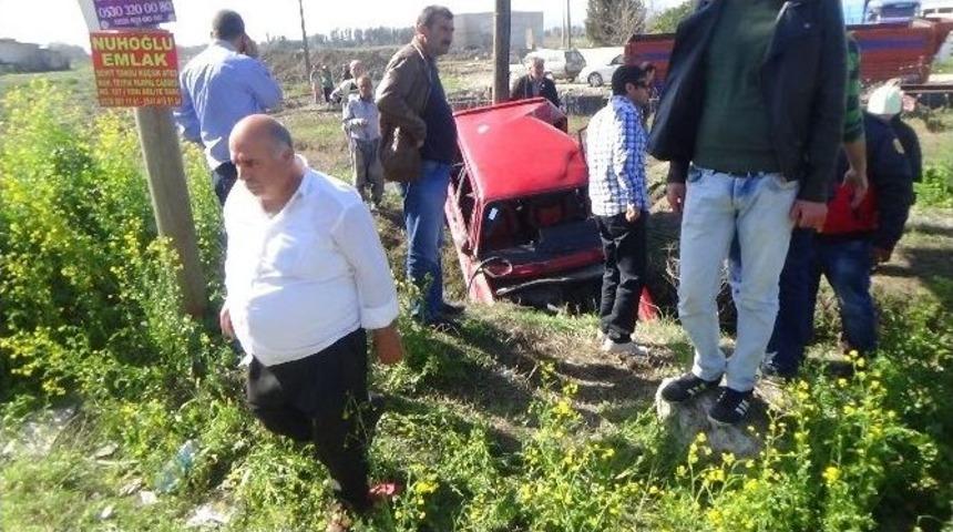 Otomobil Sulama Kanalına U&ccedil;tu, S&uuml;r&uuml;c&uuml; Boğulmaktan Kurtarıldı