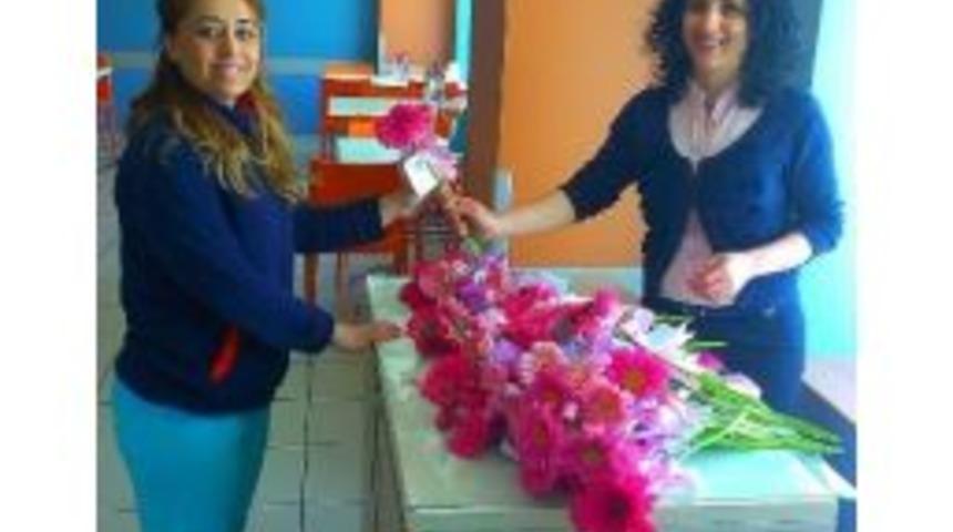 Acıbadem 8 Mart Kadınlar G&uuml;n&uuml;n&uuml; Kutladı