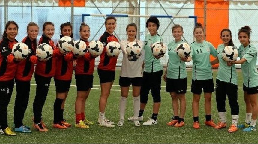 Paşa&rsquo;nın Kadın Kramponları Lider