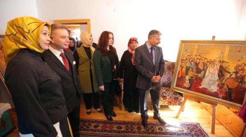 Kazan'da 'satı Kadın' Resim Sergisi