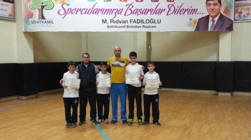Vanlı Badmintoncular Yarı Finalde